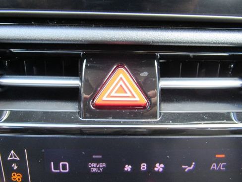 Used 2023 Kia Niro EX Touring image 45