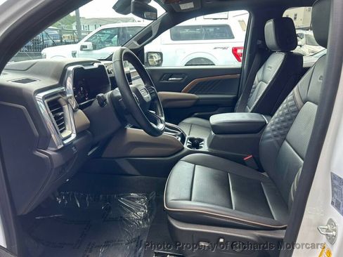 Used 2024 GMC Canyon Denali AWD/4WD image 12