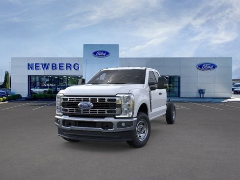 New 2026 Ford F350 XL w/ XL Chrome Package AWD/4WD image 4
