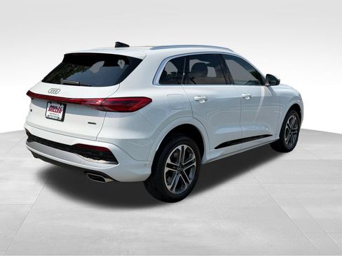 Used 2025 Audi Q5 Premium w/ Convenience Package AWD/4WD image 9