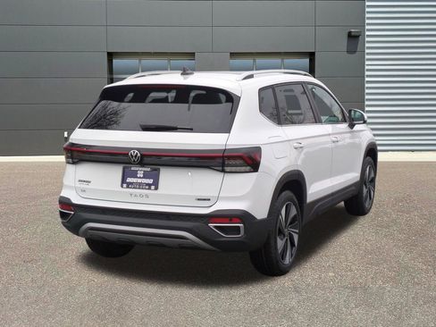 New 2026 Volkswagen Taos SE image 7
