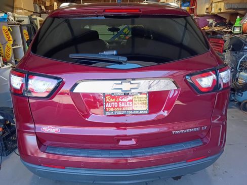 Used 2015 Chevrolet Traverse LT w/ Traveler's Package FWD image 3