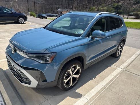 Certified 2025 Volkswagen Taos SEL image 1