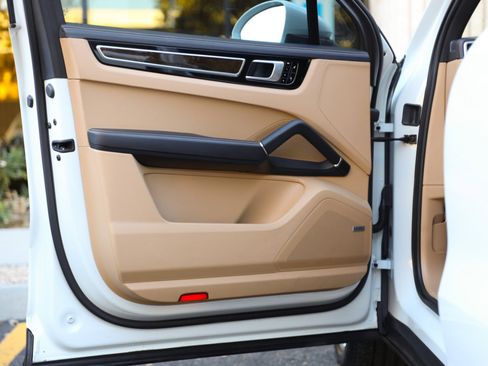 Used 2019 Porsche Cayenne image 4