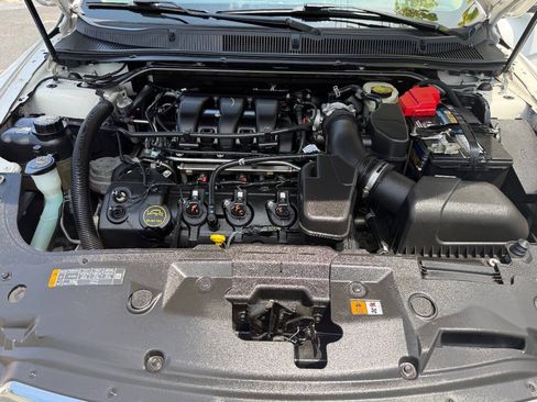 Used 2017 Ford Taurus SEL w/ Equipment Group 201A FWD image 3
