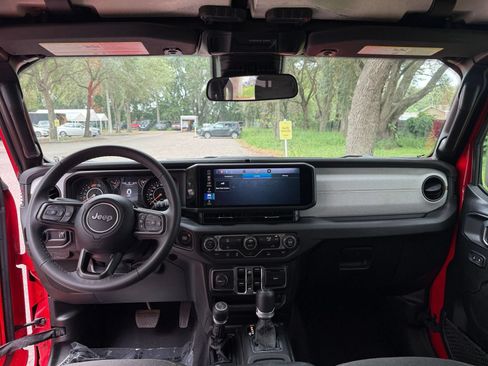 Used 2025 Jeep Wrangler Unlimited Sport AWD/4WD image 30