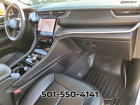 Used 2023 Jeep Grand Cherokee Limited w/ Black Appearance Package image 18