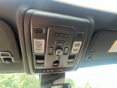 Used 2024 Chevrolet Suburban Premier AWD/4WD image 40