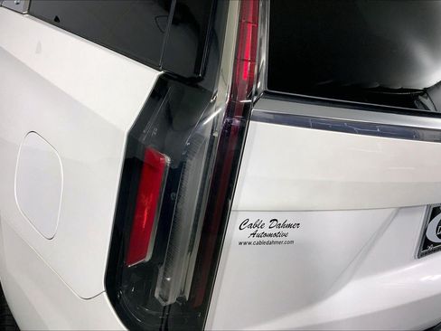 Used 2022 Cadillac Escalade Premium Luxury AWD/4WD image 28