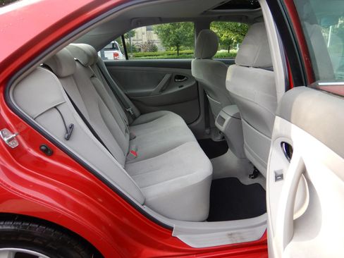 Used 2011 Toyota Camry LE w/ LE Extra-Value Pkg FWD image 21