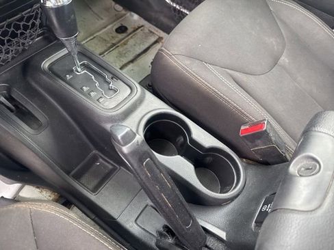 Used 2017 Jeep Wrangler Unlimited Rubicon AWD/4WD image 56