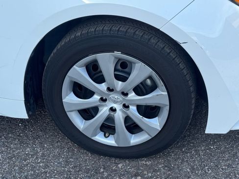 Used 2021 Toyota Corolla LE image 6