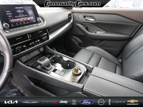 Used 2023 Nissan Rogue SV w/ SV Premium Package image 18