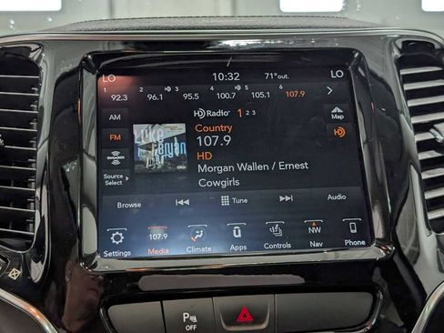 Used 2019 Jeep Cherokee Limited image 25