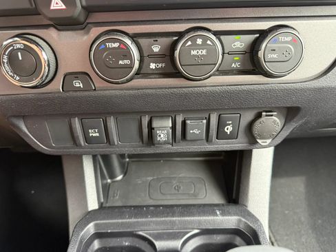 Used 2021 Toyota Tacoma TRD Off-Road AWD/4WD image 26