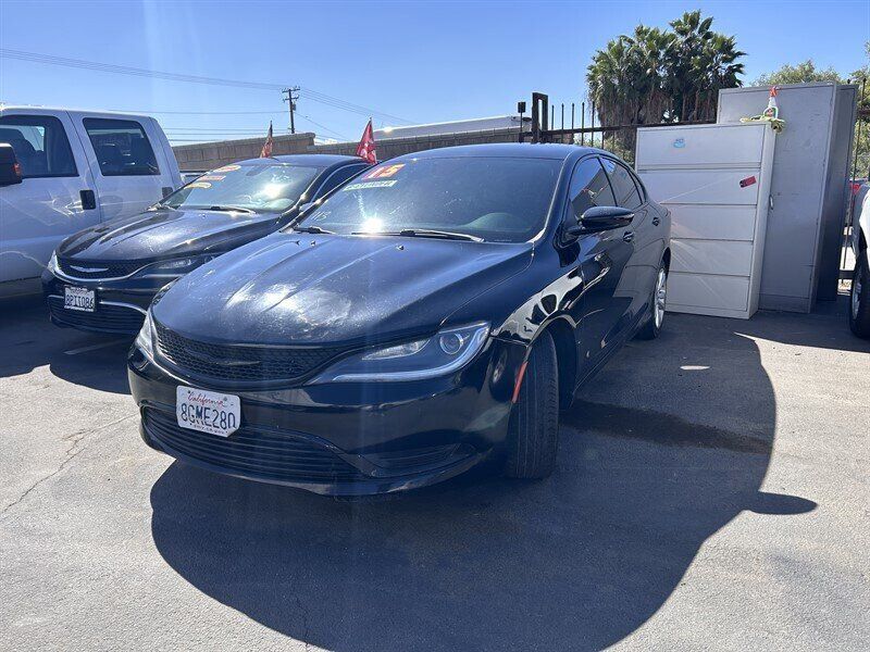 Used 2015 Chrysler 200 Limited w/ Convenience Group FWD image 4
