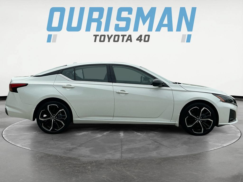 Used 2023 Nissan Altima 2.5 SR w/ SR Premium Package AWD/4WD image 8