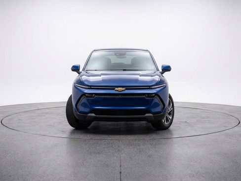 Used 2025 Chevrolet Equinox LT FWD image 2