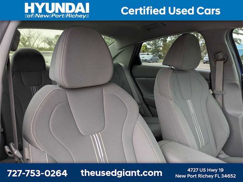 Used 2023 Hyundai Elantra SEL w/ Convenience Package image 6