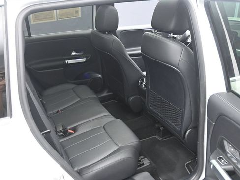 Used 2022 Mercedes-Benz GLB 250 4MATIC image 29
