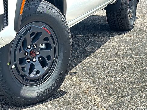New 2026 Nissan Frontier PRO-4X w/ Pro Premium Package AWD/4WD image 3