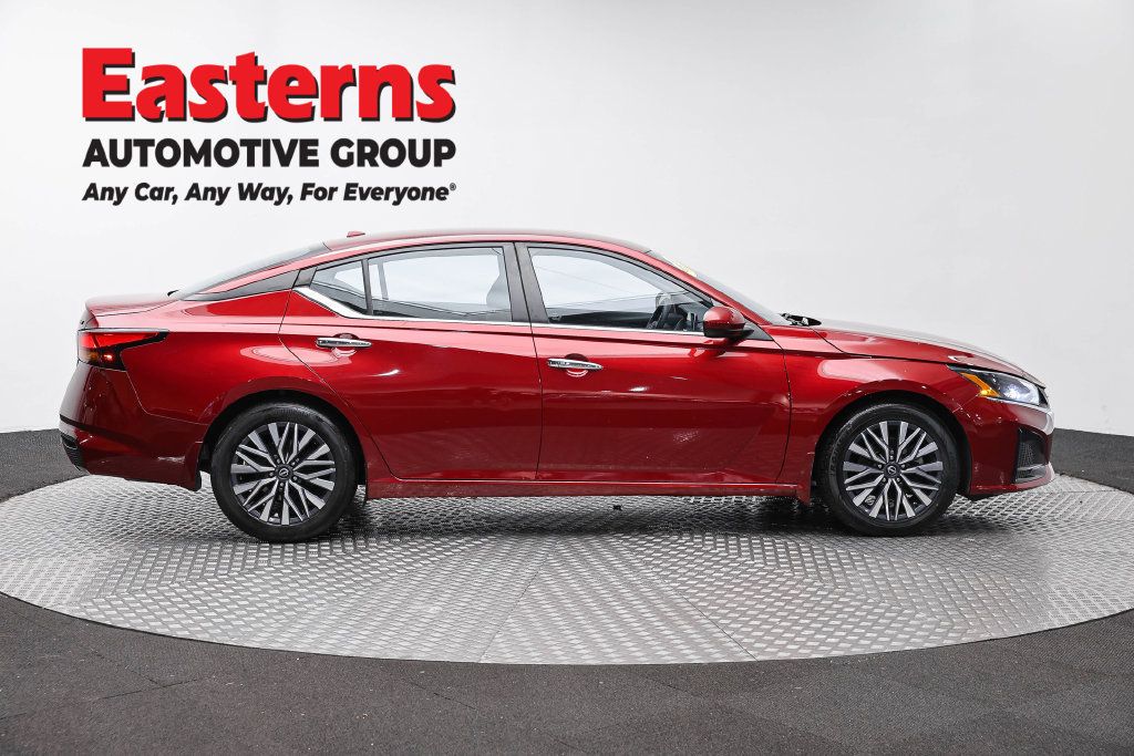 Used 2023 Nissan Altima 2.5 SV FWD image 5