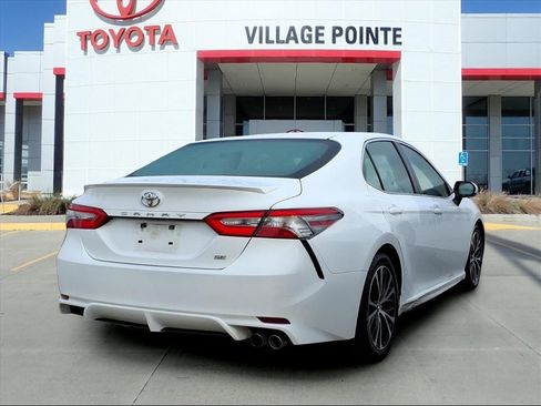 Used 2018 Toyota Camry SE w/ Convenience Package image 4