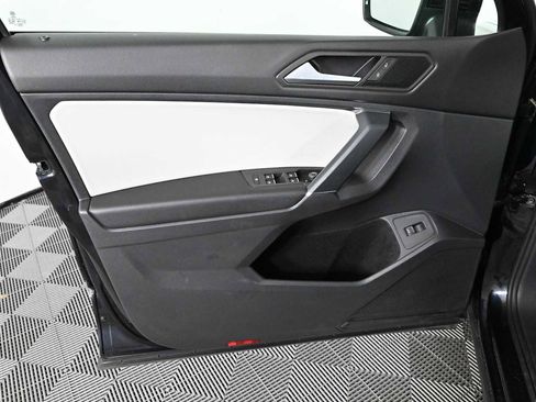 Used 2020 Volkswagen Tiguan SEL AWD/4WD image 20