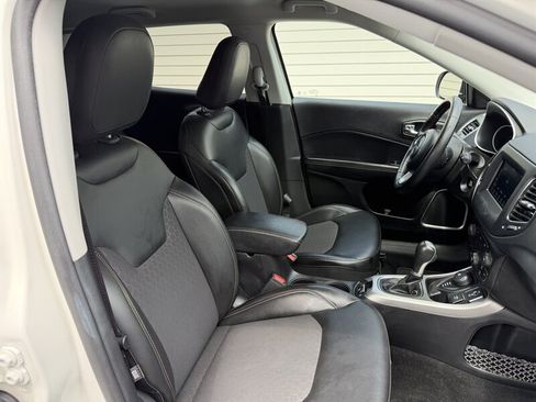 Used 2019 Jeep Compass Latitude w/ Cold Weather Group AWD/4WD image 26