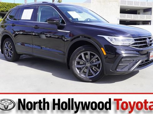 Used 2022 Volkswagen Tiguan SE image 1