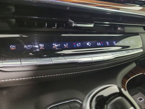 Used 2021 Cadillac Escalade Luxury RWD image 28