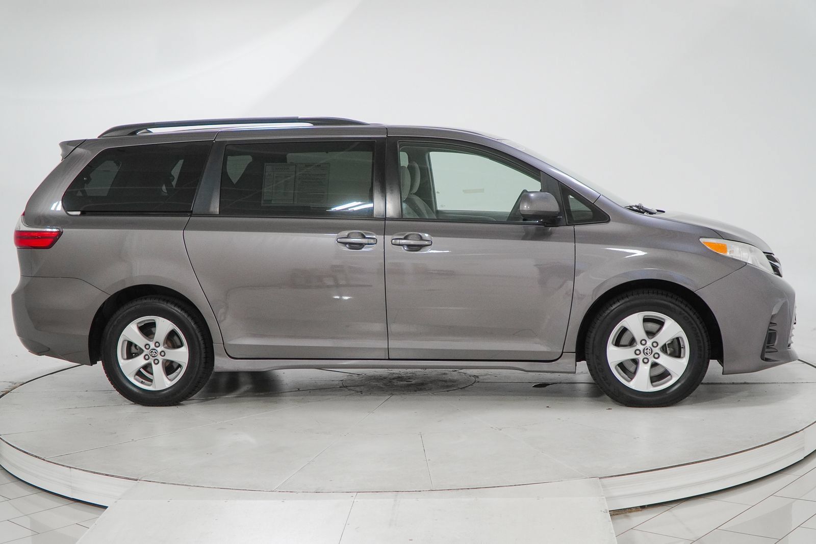 Used 2020 Toyota Sienna LE FWD image 14