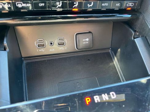 Used 2024 Jeep Grand Cherokee L Limited w/ Luxury Tech Group II image 39