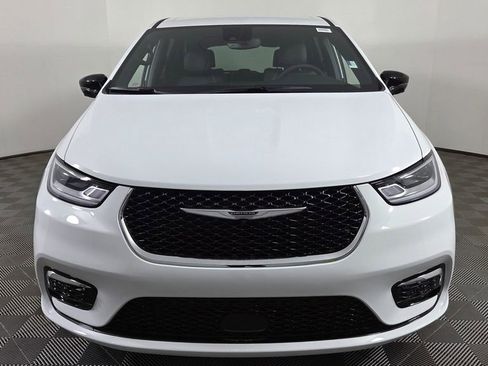 New 2025 Chrysler Pacifica Select image 2