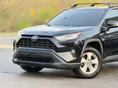 Used 2021 Toyota RAV4 XLE w/ Convenience Package AWD/4WD image 2