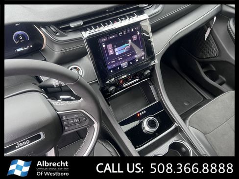 New 2025 Jeep Grand Cherokee Altitude image 23
