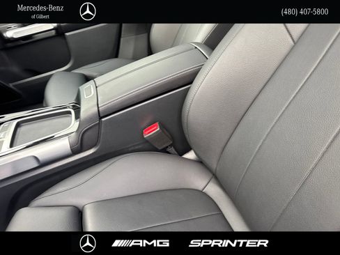 Used 2024 Mercedes-Benz GLB 250 image 16