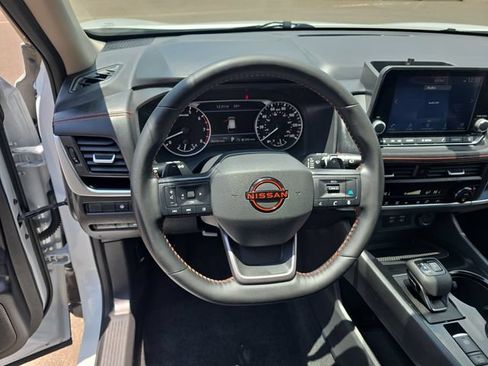 Used 2025 Nissan Rogue SV AWD/4WD image 13