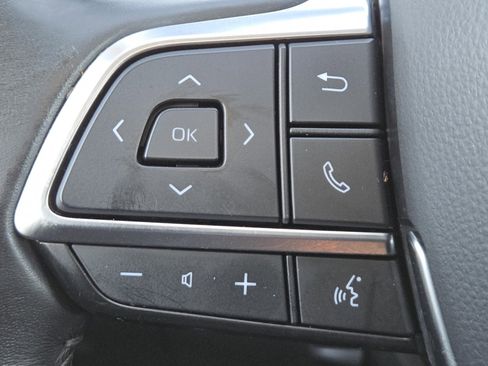 Used 2021 Toyota Highlander XLE image 32