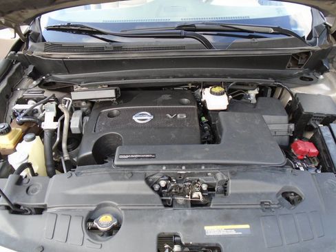 Used 2014 Nissan Pathfinder Platinum FWD image 19