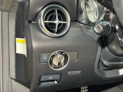 Used 2012 Mercedes-Benz SLK 350 image 19