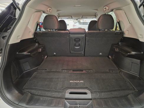 Used 2017 Nissan Rogue SV image 37