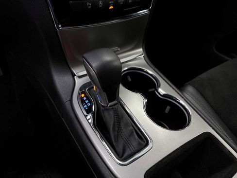 Used 2022 Jeep Grand Cherokee Laredo X image 21