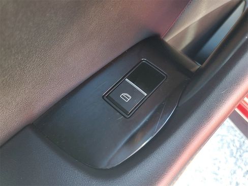 Used 2019 MAZDA MAZDA3 Hatchback w/ Preferred Package image 17