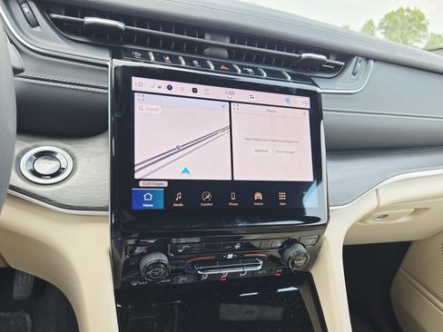 Used 2024 Jeep Grand Cherokee Limited w/ Trailer Tow Package image 27