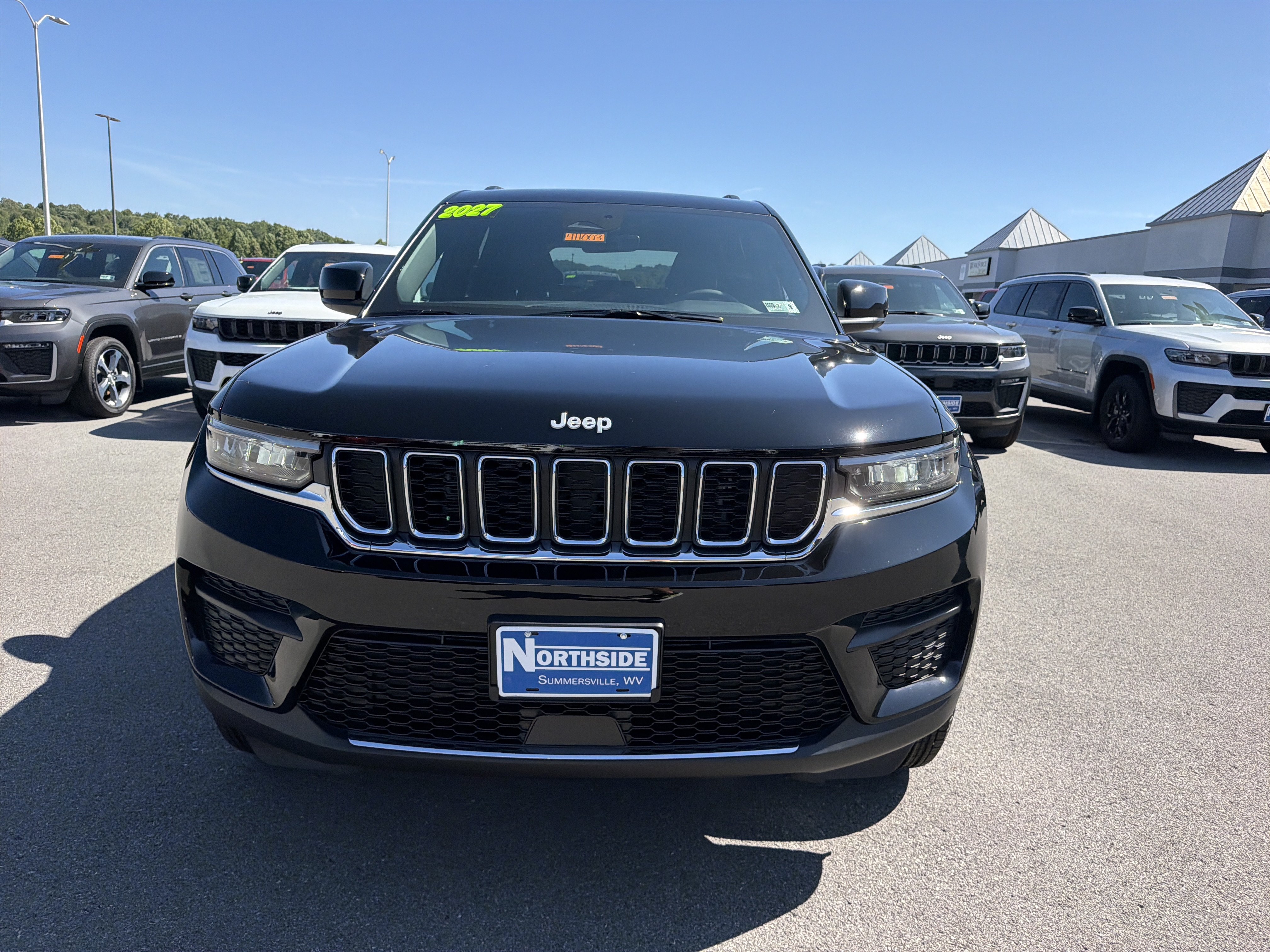New 2027 Jeep Grand Cherokee Laredo X AWD/4WD image 2