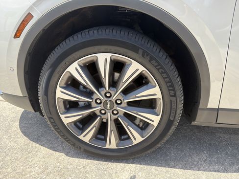 Used 2022 Lincoln Corsair Reserve w/ Equipment Group 201A FWD image 9
