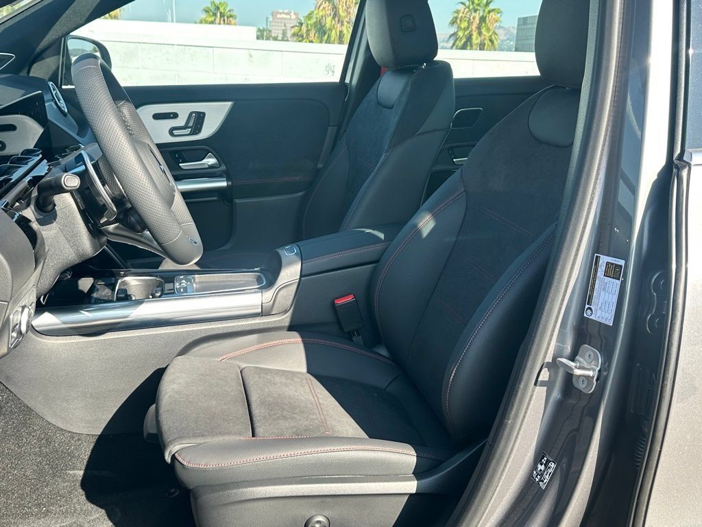 Used 2025 Mercedes-Benz GLA 35 AMG 4MATIC image 19