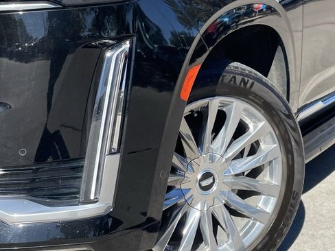 Used 2023 Cadillac Escalade ESV Premium Luxury image 8