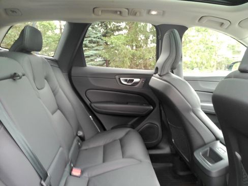 Used 2024 Volvo XC60 B5 Plus w/ Climate Package AWD/4WD image 18